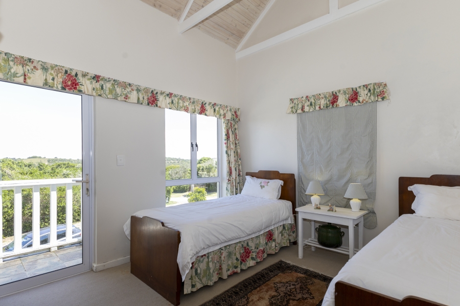 5 Bedroom Property for Sale in Kleinemonde Eastern Cape